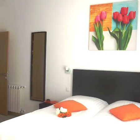 לינה וארוחת בוקר Casa Ceedina & Beauty