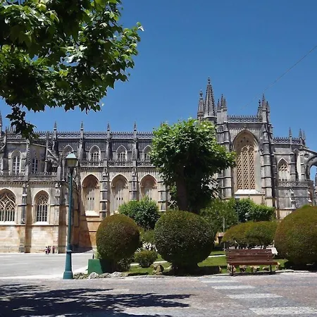 Alojamento de Acomodação e Pequeno-almoço Casa Serra Larga B&B Batalha 4*